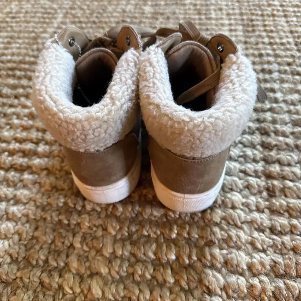 White Mountain women’s Boots Brown.‎   B2